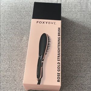 FoxyBae Straightening Brush